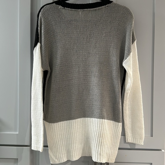 Harper Black White and Gray Color Block Sweater Small - Picture 4 of 5